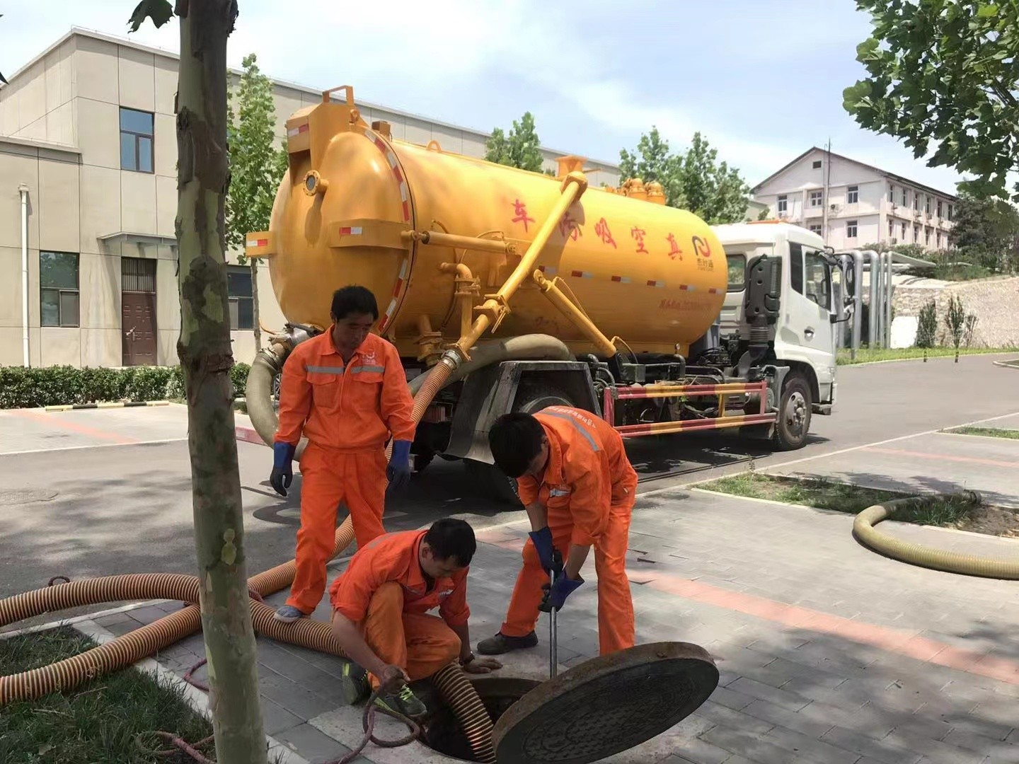 城西化粪池清理与5-8吨吸粪车施工效率分析